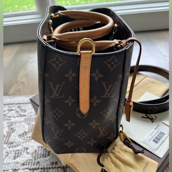 Louis Vuitton Montaigne BB Monogram Handbag - Picture 2 of 9